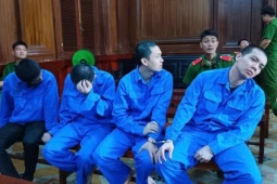 "Bảo kê" vỉa hè, 5 thành viên tổ trật tự đô thị hầu tòa