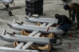 Ukraine tung hàng trăm UAV tấn công hạ tầng dầu mỏ ở Nga