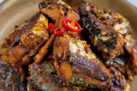 Loại cá rẻ tiền, giàu đạm và omega 3, tốt tim, khoẻ xương, kho cá theo cách này cực kỳ đưa cơm