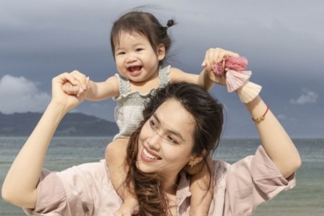 Vũ Hoàng My và con gái lưu luyến Việt Nam khi sắp trở lại Áo