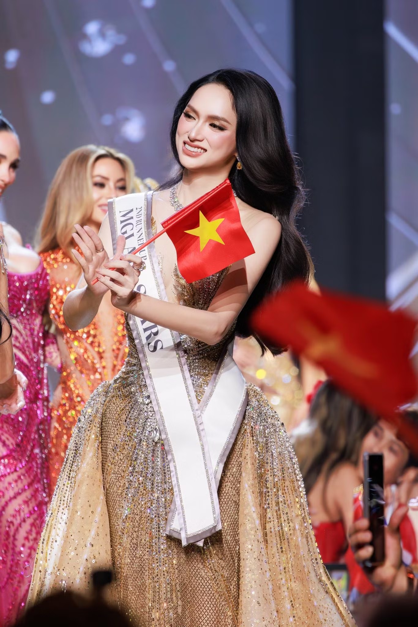 Hương Giang khẳng định hài lòng với giải á hậu 2.