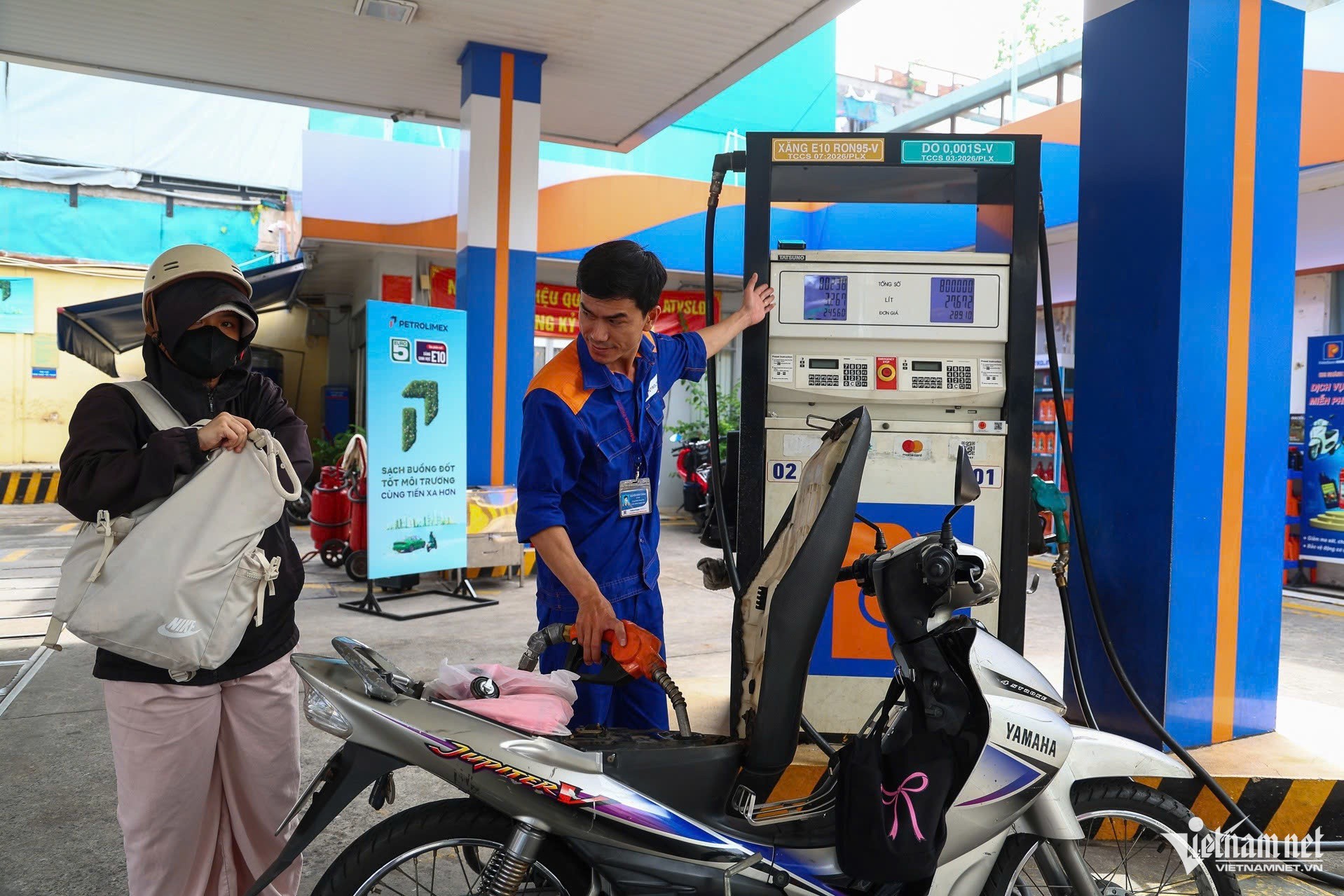 Ngày đầu bán xăng E10 trên toàn quốc: RON95 dừng lưu hành, E5 cũng hiếm có - 10