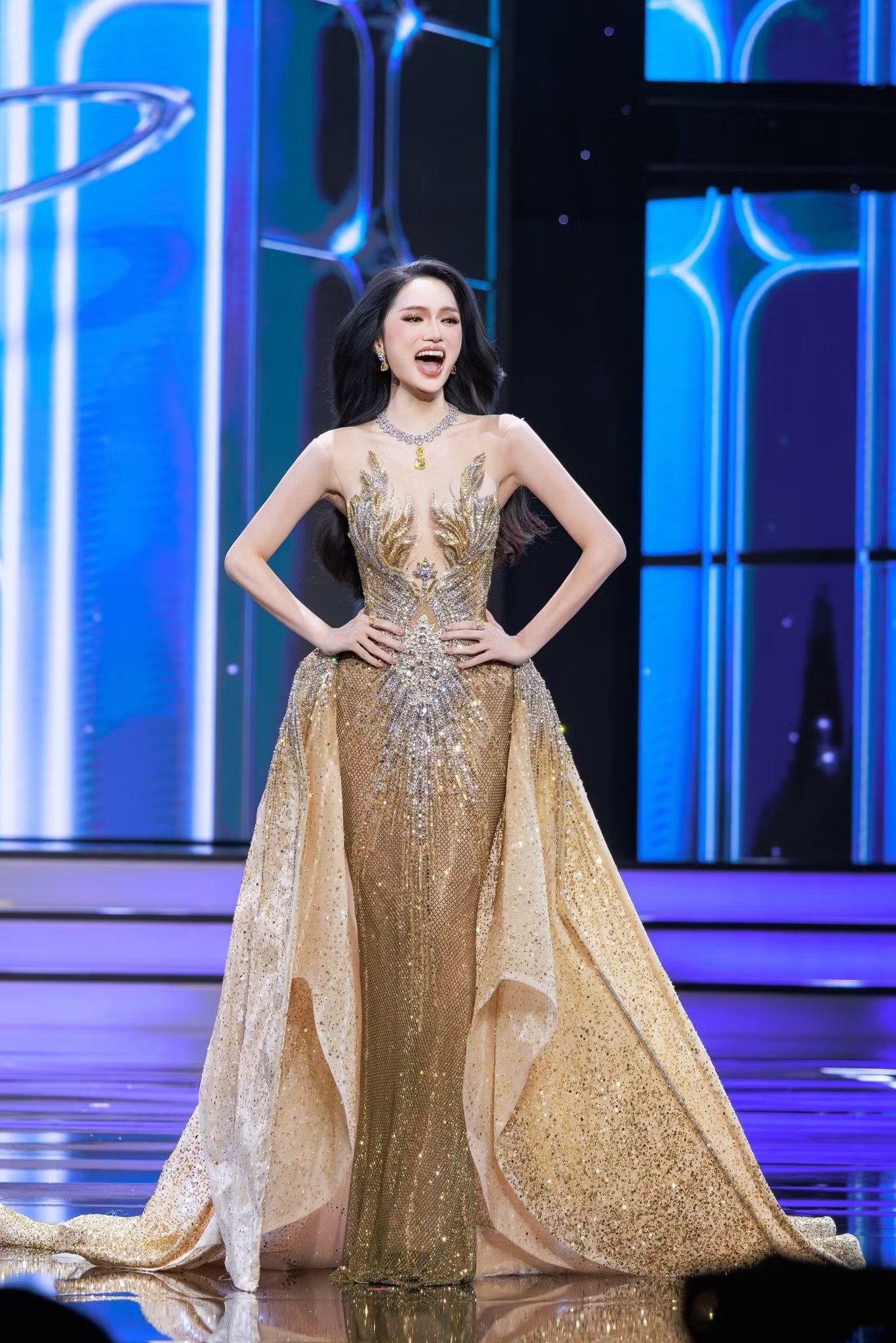 Hương Giang khẳng định hài lòng với giải á hậu 2.