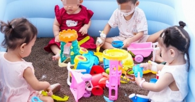 Mái tóc lơ thơ sau hóa trị và nụ cười rạng rỡ ngày 1/6 của cậu bé ung thư máu