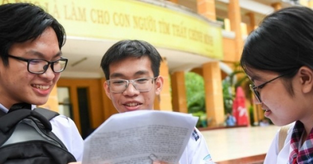 Đề thi Văn lớp 10 TPHCM gợi mở sắc màu cảm xúc, chạm đến giá trị con người