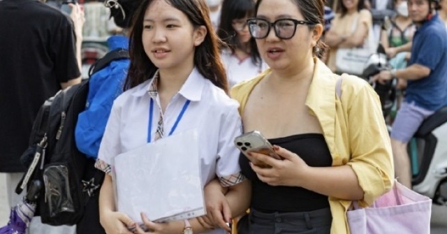 Trường chuyên đầu tiên ở Hà Nội công bố điểm chuẩn lớp 10: Cao nhất 20,25 điểm