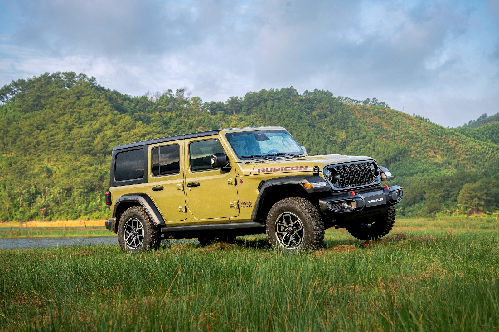 Jeep Wrangler phiên bản nâng cấp mới có mặt tại Việt Nam - 7