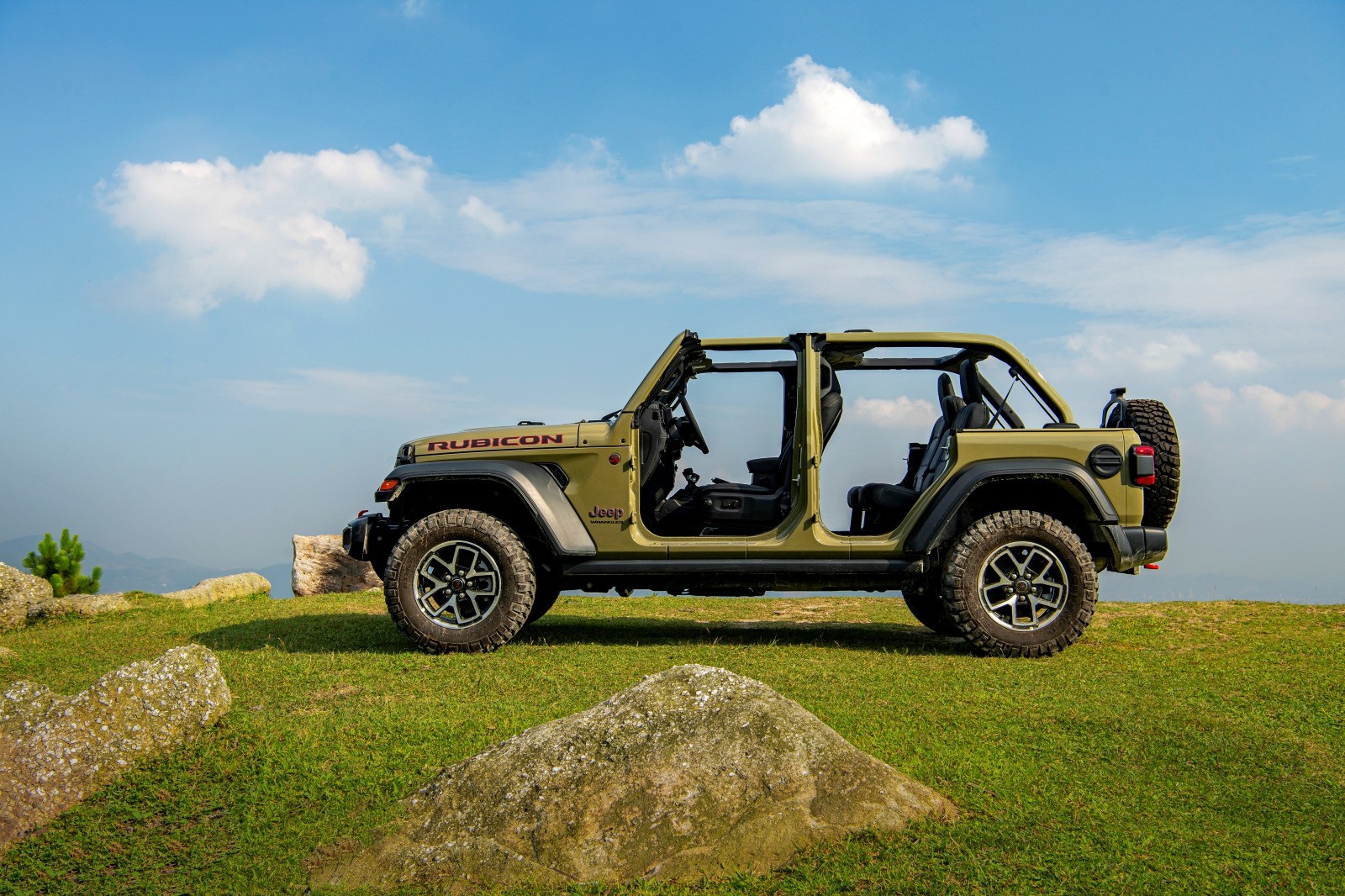 Jeep Wrangler phiên bản nâng cấp mới có mặt tại Việt Nam - 4