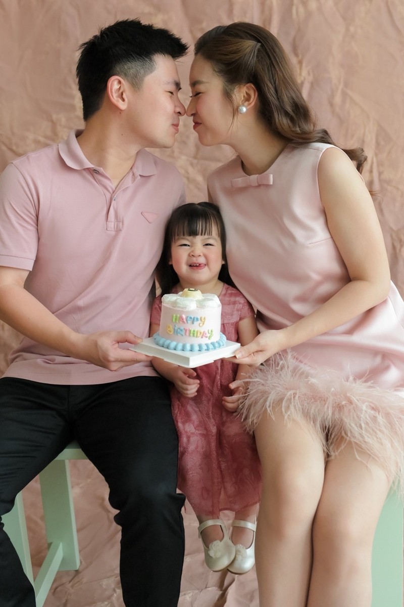 Hoa hậu Mỹ Linh nhiều lúc "đứng hình" vì không biết giải thích ra sao với những câu hỏi của con gái.