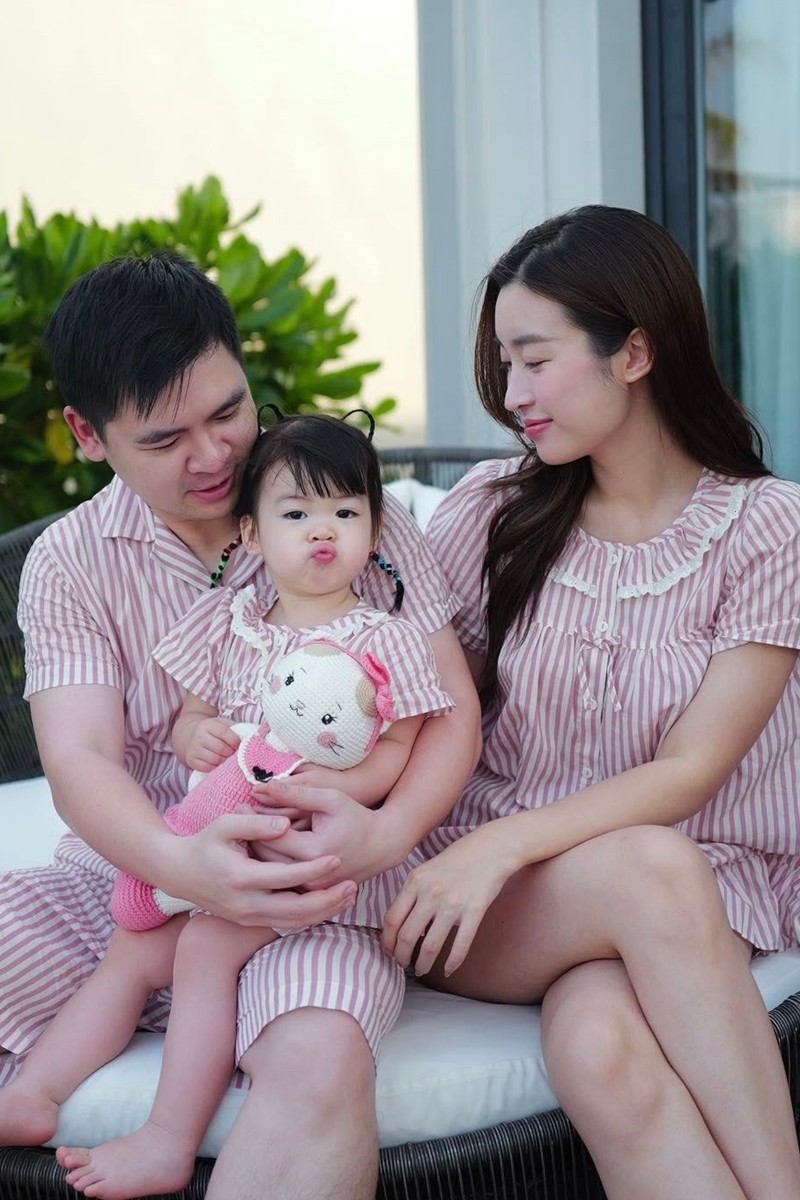 Gia đình nhỏ của hoa hậu Đỗ Mỹ Linh.