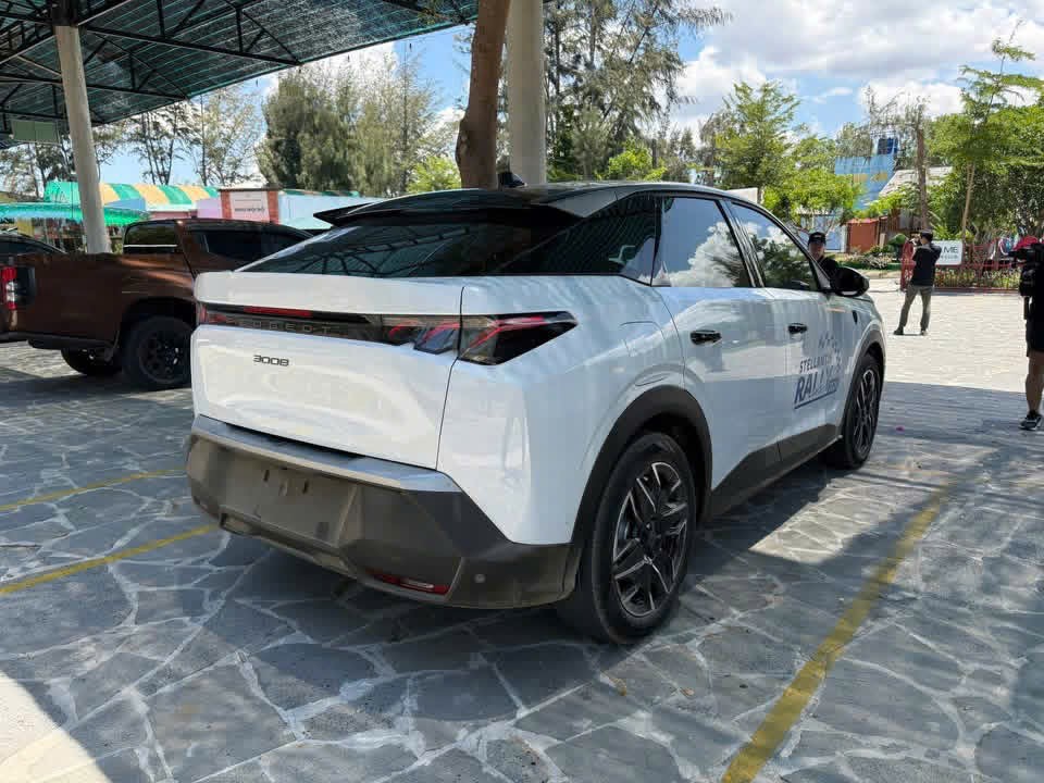 Peugeot 3008 và 5008 hoàn toàn mới áp dụng ngôn ngữ mới với logo "khiên sư tử".