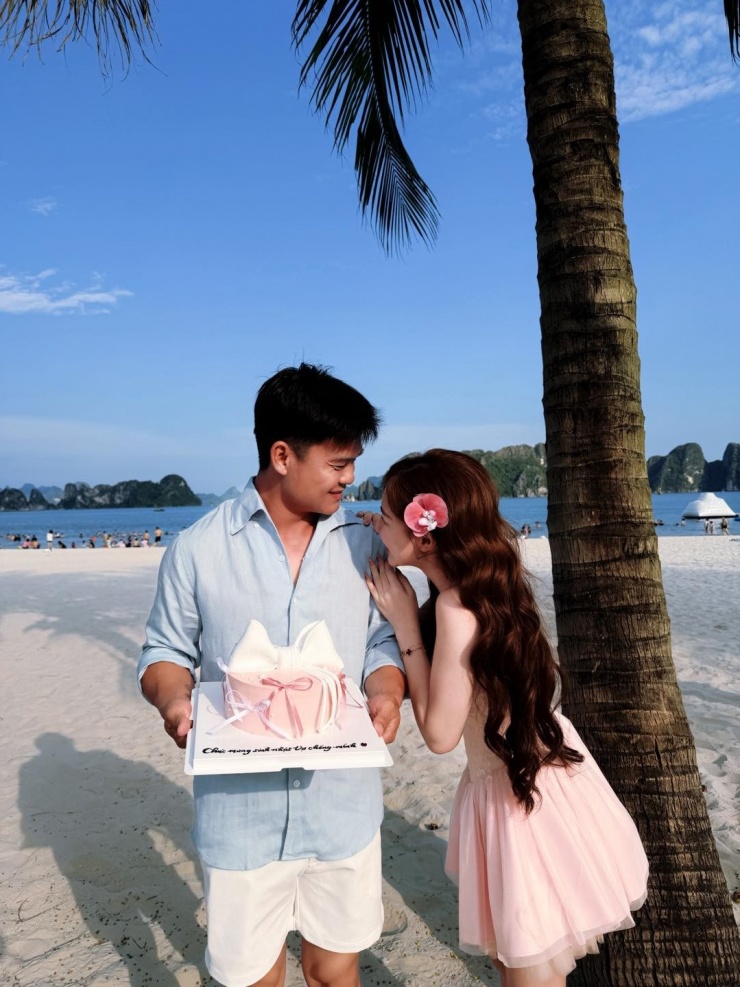Hòa Minzy diện set đồ trăm triệu đồng đi du lịch cùng bạn trai - 6
