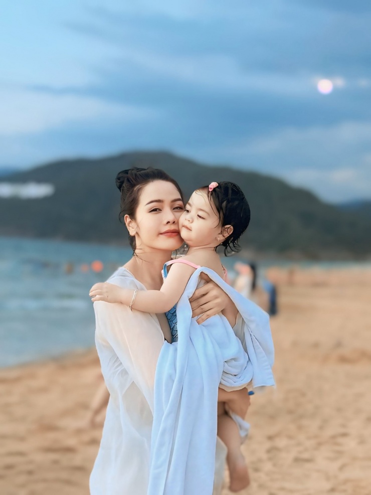 Ảnh sao 2/6: Chồng Ngô Thanh Vân gọi con gái là 'Huy Trần mini' - 3