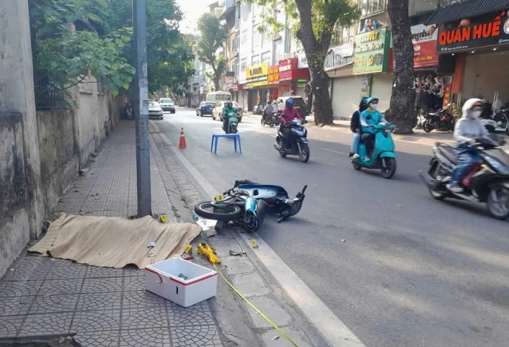 Nạn nhân là một nam thanh niên điều khiển xe máy bất ngờ va chạm với cột điện trên đường và tử vong tại hiện.