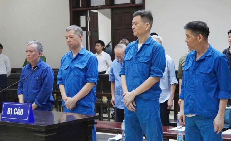 Các bị cáo tại phiên tòa phúc thẩm.
