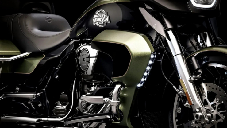 Thợ sửa xe bị dầu máy bắn vào người, Harley-Davidson triệu hồi gấp gần 90.000 xe - 1