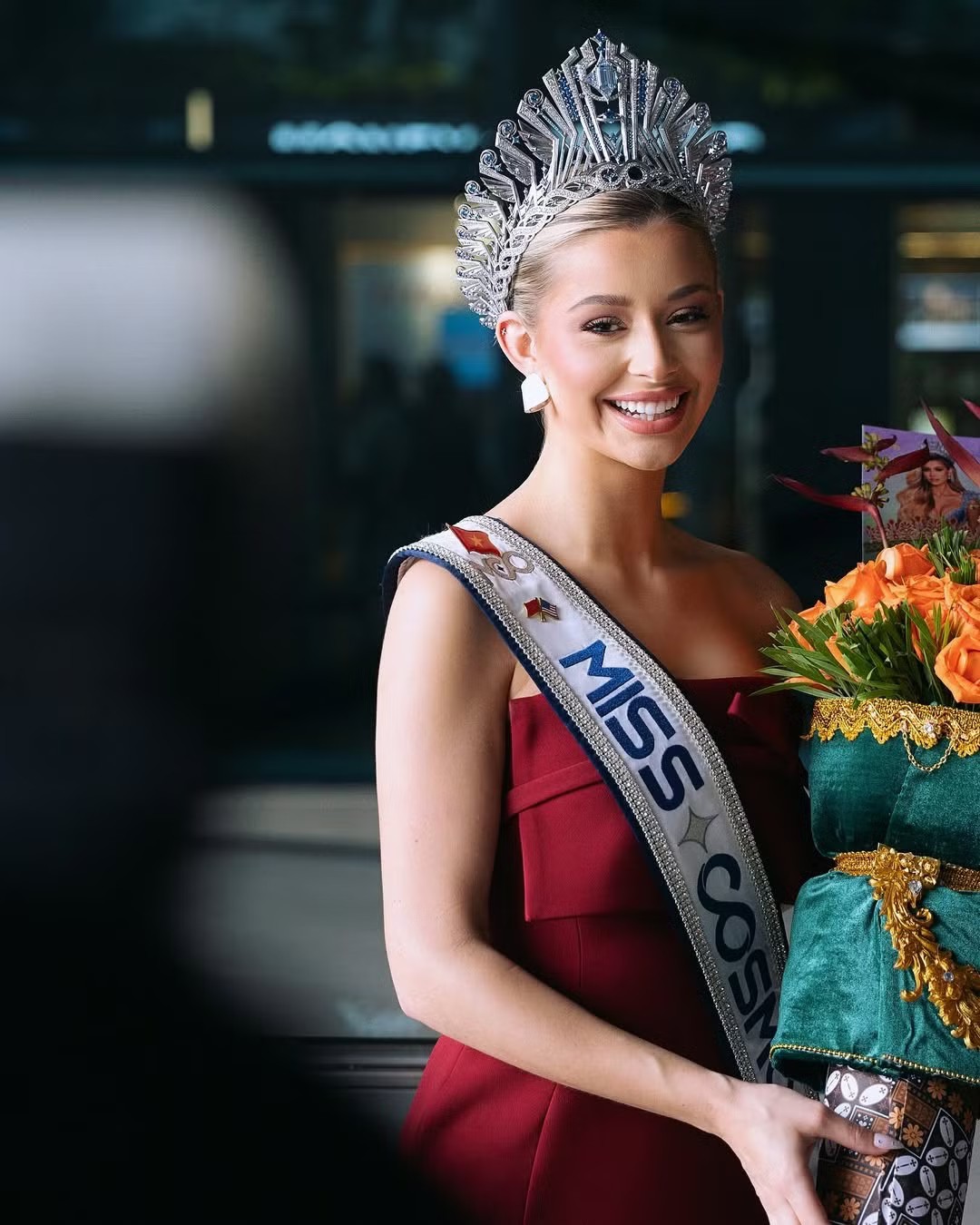 Người đẹp thứ ba lọt vào danh sách top 10 Hoa hậu đẹp nhất thế giới năm 2025 của Globalbeauties là Yolina Lindquist - Miss Cosmo 2025.