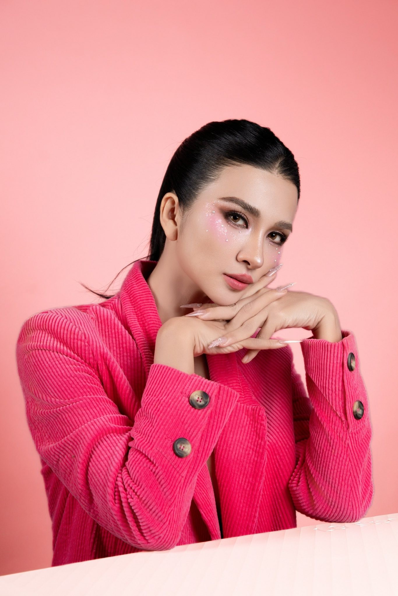 Gần 2 thập kỷ hoạt động trong môi trường giải trí nhiều biến động, cô vẫn duy trì được vị trí riêng trên màn ảnh, đồng thời xây dựng hình ảnh người phụ nữ độc lập, bản lĩnh.