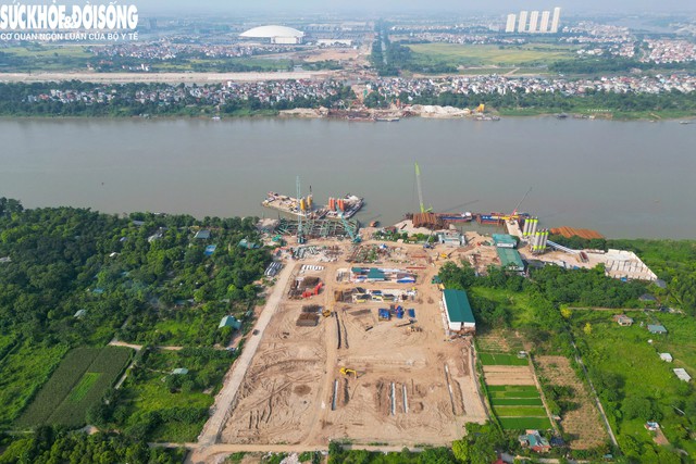 Dự án cầu Tứ Liên và dự án Trục đại lộ cảnh quan sông Hồng đoạn qua phường Hồng Hà (TP Hà Nội) được kỳ vọng mở rộng không gian phát triển đô thị, kết nối hai bờ sông Hồng và tạo diện mạo mới cho Thủ đô trong tương lai.