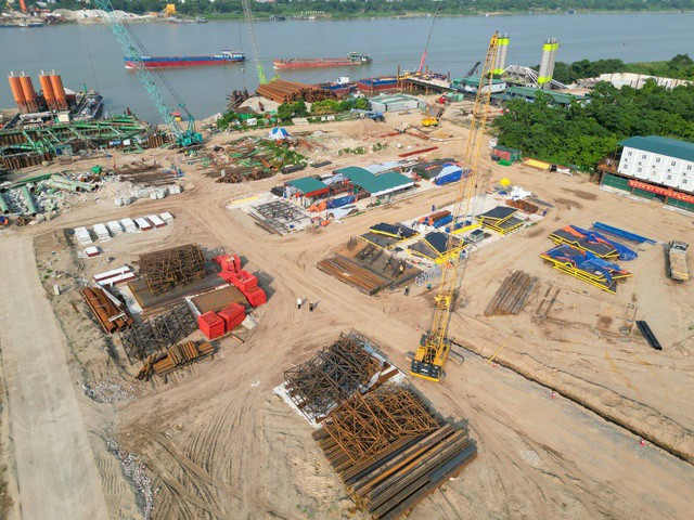 Đến nay, công tác thi công đang được các nhà thầu triển khai ở khu vực nút giao với đường Nghi Tàm và khu vực sông Hồng, sông Đuống và phía Đông Anh.