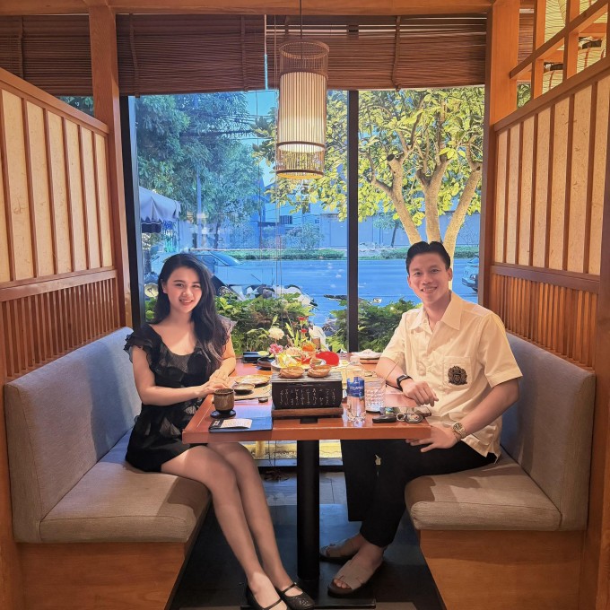 Vợ chồng Quế Ngọc Hải 'trốn con' hẹn hò dịp10 năm yêu nhau.