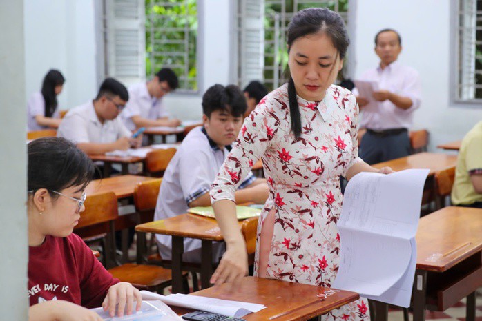 Thời gian làm bài thi môn toán là 120 phút