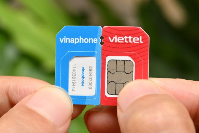 Thẻ SIM của 2 nhà mạng di động. Ảnh: Trọng Đạt