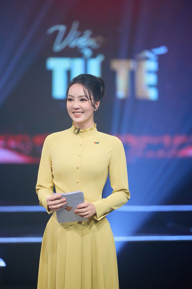 Ngay từ khi bước chân vào làng giải trí, Thụy Vân đã gây ấn tượng với gương mặt khả ái, làn da trắng sáng cùng phong thái thanh lịch.