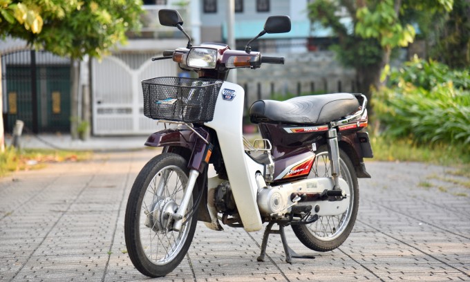 Honda Dream II, mẫu xe sử dụng bộ chế hòa khí phổ biến tại Việt Nam. Ảnh: Hồ Tân