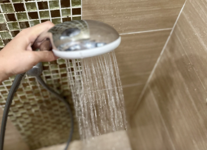 Nhiệt độ nước khi tắm quá cao hoặc quá thấp cũng là chìa khóa dẫn đến các vấn đề về tim mạch. Ảnh: Ngọc Phạm