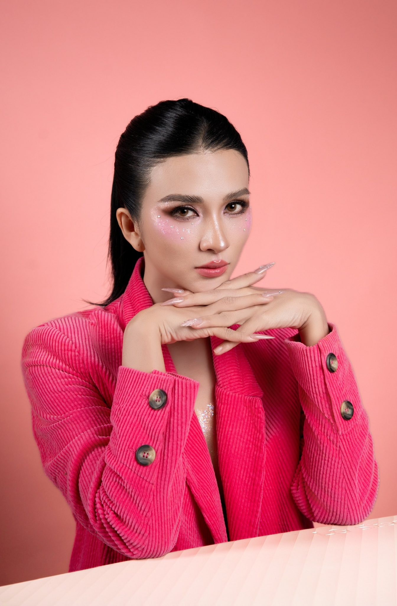 Gần 2 thập kỷ hoạt động trong môi trường giải trí nhiều biến động, cô vẫn duy trì được vị trí riêng trên màn ảnh, đồng thời xây dựng hình ảnh người phụ nữ độc lập, bản lĩnh.