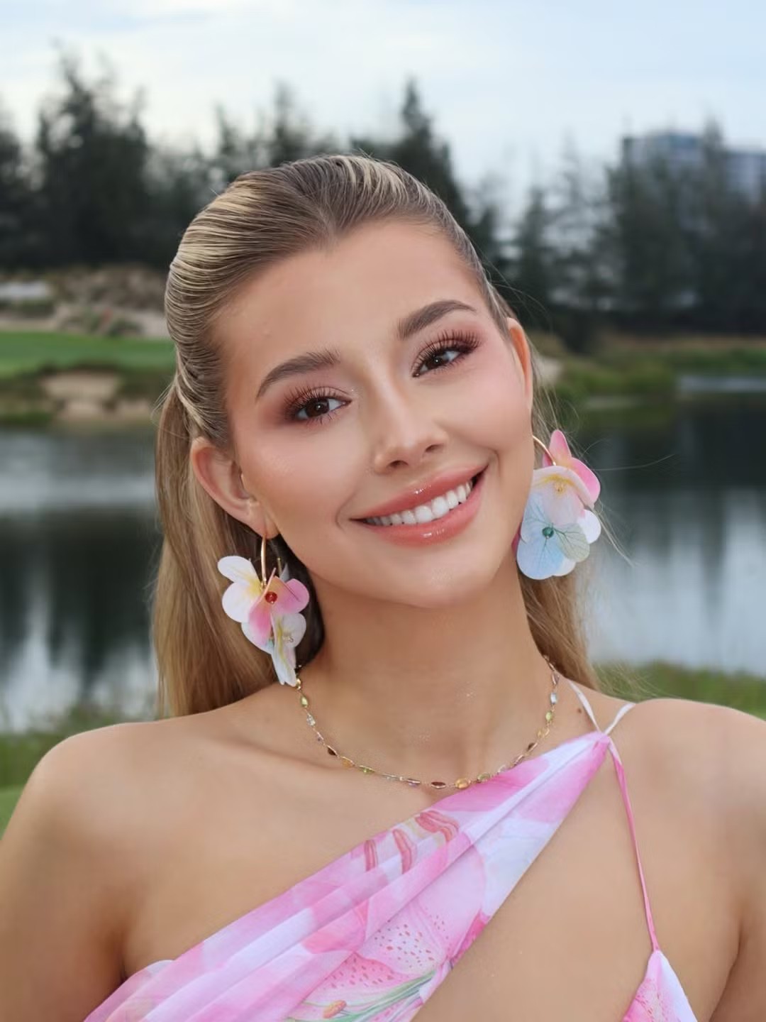 Yolina là người sáng lập nền tảng Courage Over Cancer, hỗ trợ nghiên cứu và kết nối bệnh nhân ung thư, xuất phát từ trải nghiệm cá nhân.
