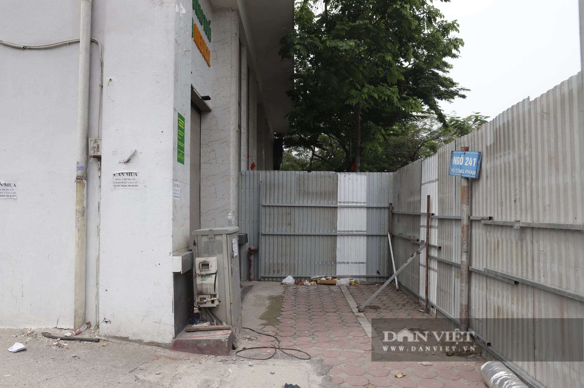 Hiện tòa nhà này đang được quây tôn khu vực nằm trong diện giải phóng mặt bằng để chuẩn bị cắt dỡ theo phương án đã được phê duyệt.