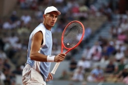 Sao Ý lập kỷ lục "hành xác" ở Roland Garros, Nadal - Djokovic cũng phải "ngả mũ"