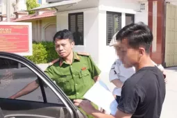 Phạm nhân nghẹn ngào trong ngày được đặc xá