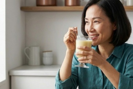 5 lý do phụ nữ tuổi 40 nên uống sữa đậu nành để trẻ hoá da