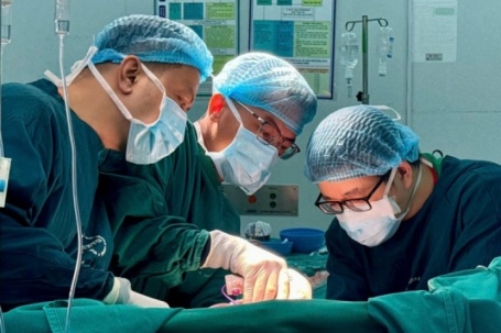 Khối u gan tăng kích thước 10 lần vì bệnh nhân 'tự chữa bằng thuốc nam'