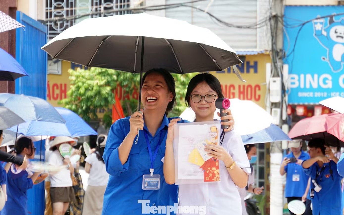 Thí sinh đến điểm thi Trường THPT Lê Quý Đôn, TP Hải Phòng.