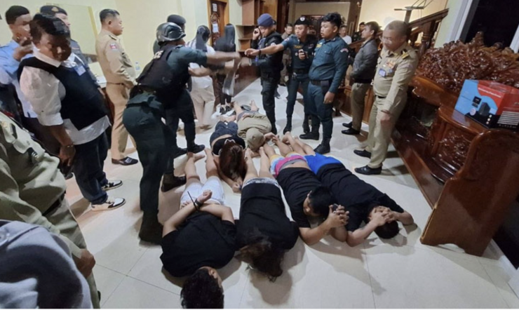 Cảnh sát Campuchia bắt 27 người nước ngoài trong đợt truy quét tội phạm mạng. Ảnh: Khmer Times