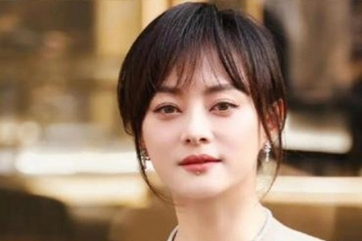 Diễn viên Tôn Lệ vỡ mạch máu mắt khi quay phim dưới nắng nóng 40 độ