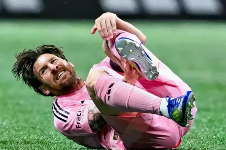 Lionel Messi và loạt tuyển thủ Argentina phải tập riêng trước World Cup 2026