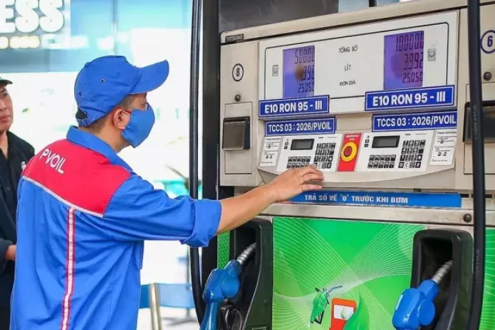 Xăng E10 có thể giảm gần 1.500 đồng/lít, sắp có cơ chế giá riêng
