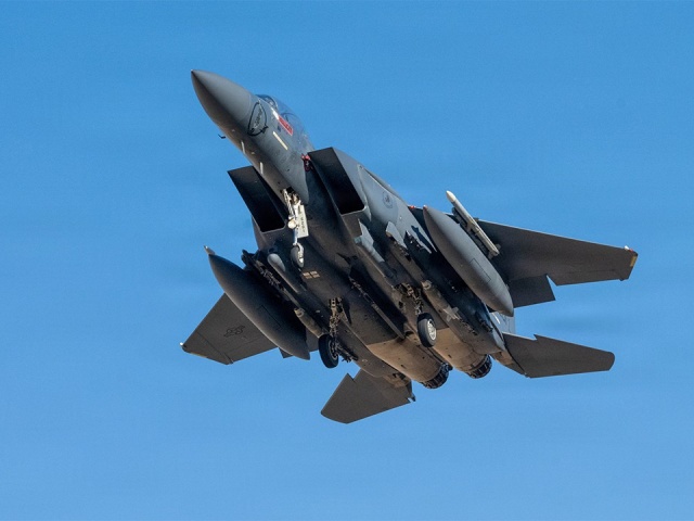 Phi công F-15E Mỹ 'bị bắn rơi hai lần trong hơn một tháng'