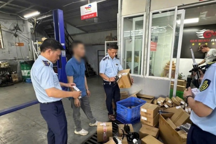 Hà Nội phát hiện hơn 800 phụ tùng ô tô nghi giả mạo nhãn hiệu PEUGEOT, bán công khai trên nhiều website