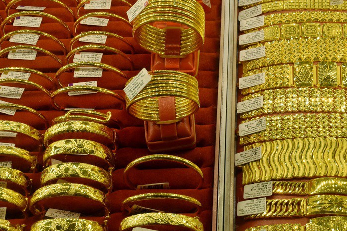 Giá vàng hôm nay lại suy yếu