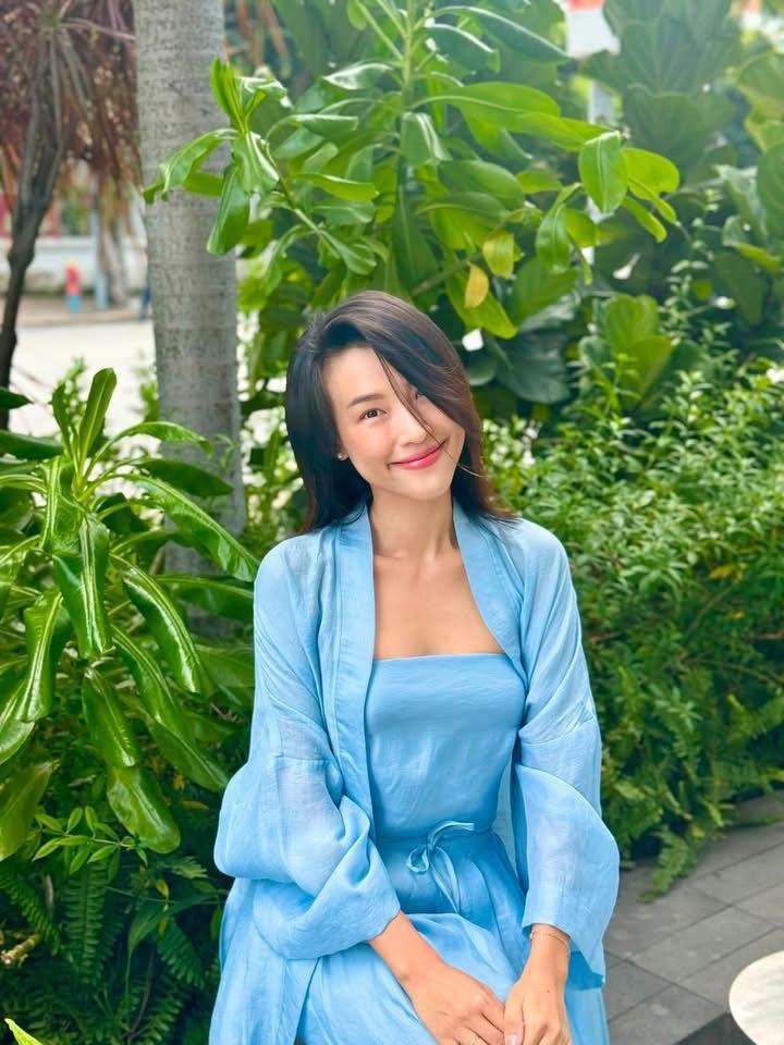 Ảnh sao 3/6: Trương Quỳnh Anh nhỏ bé bên con trai cao 1,82 m - 9