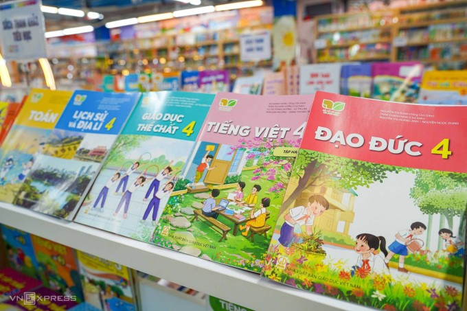 Sách giáo khoa bộ Kết nối tri thức với cuộc sống. Ảnh: Hoàng Giang