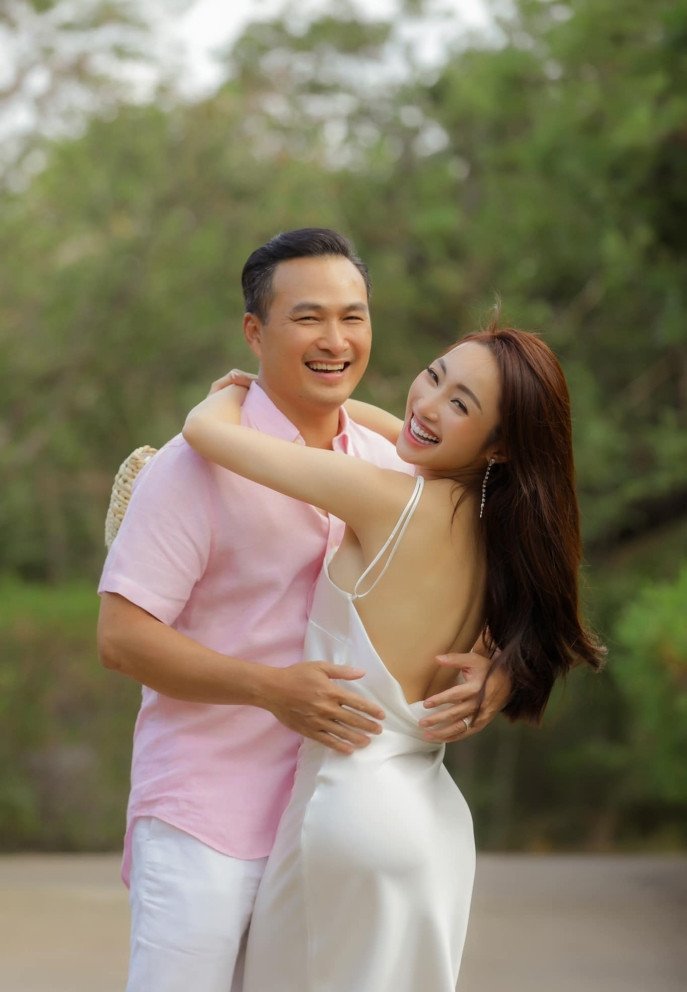 Chi Bảo và Lý Thùy Chang có 2 con sau khi "về chung 1 nhà".&nbsp;