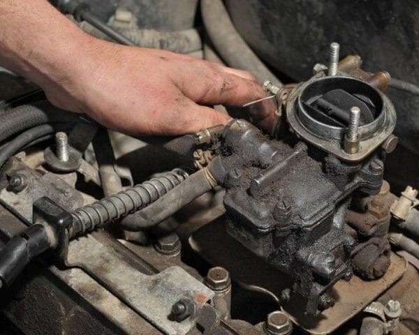 Bộ chế hòa khí trên xe máy. (Ảnh minh họa: KT)