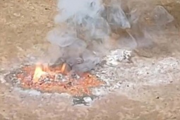 Sân bê tông tự cháy tại một hộ dân ở Sơn La